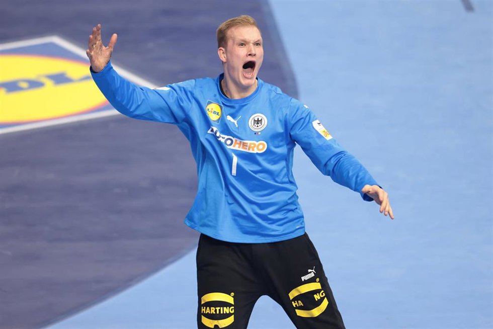 Archivo - David Spth celebra una parada durante un partido de Alemania en Paris 2024