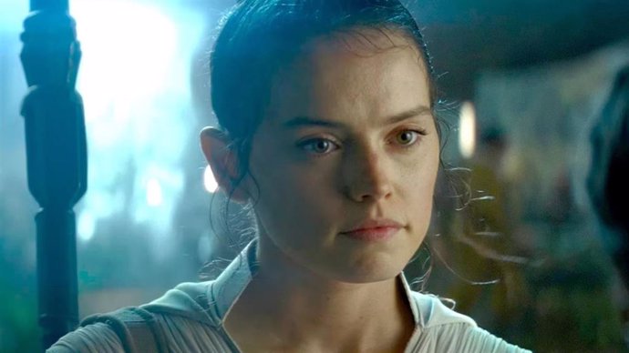 La estrella de Star Wars Daisy Ridley revela que padece la enfermedad de Graves