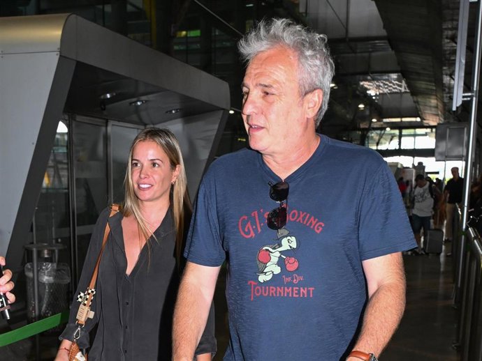 David Summers y Christine Cambeiro en el Aeropuerto Adolfo Suárez Madrid-Barajas a 26 de Julio de 2024 en Madrid (España).