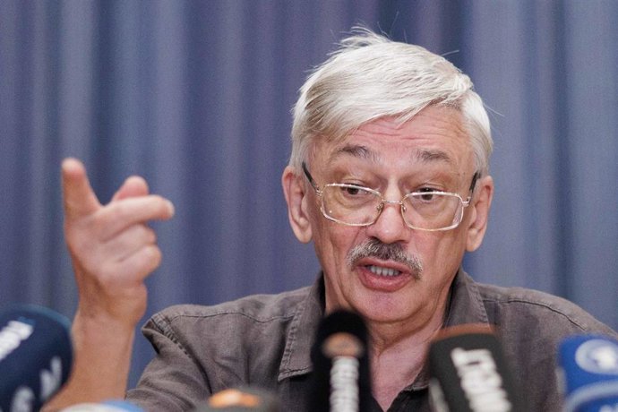 Oleg Orlov, activista ruso, comparece ante la prensa en Berlín