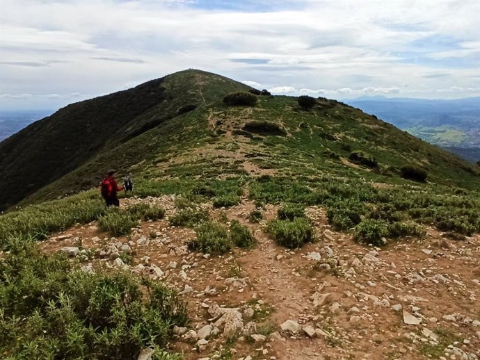 Archivo - El pico del Terril en la sierra sur sevillana.