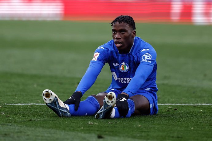 Archivo - Ilaix Moriba of Getafe CF looks on during the Spanish League, LaLiga EA Sports, football match played between Getafe CF and RC Celta de Vigo at Coliseum de Getafe stadium on February 11, 2024, in Getafe, Madrid, Spain.