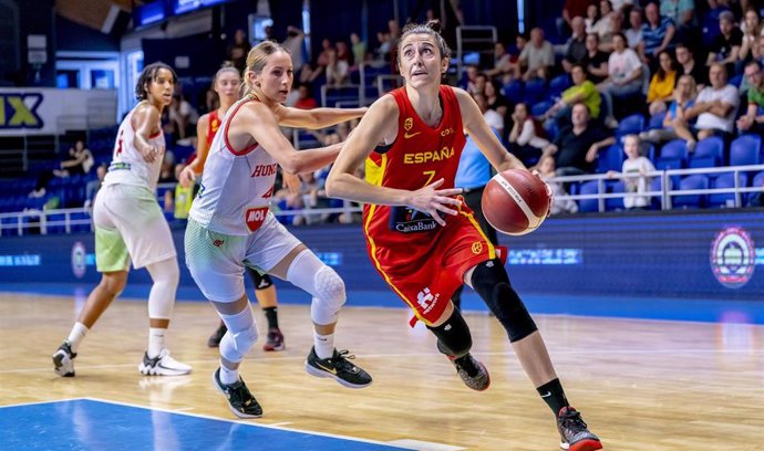 Archivo - Alba Torrens, durante un partido con la selección española de baloncesto.