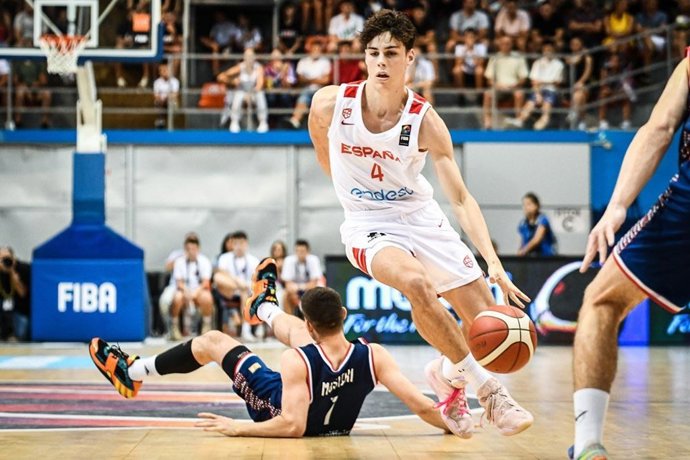 Archivo - Mario Saint-Supéry, con la selección española en un torneo de formación.