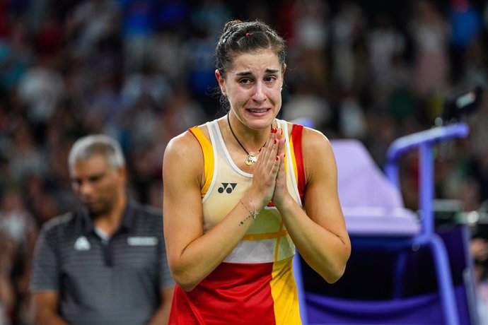 Carolina Marin of Spain is injured in the second set and leaves the match against Bing Jiao He of China during Women's Singles Semifinal of the Badminton on La Chapelle Arena Court 1 during the Paris 2024 Olympics Games on August 4, 2024 in Paris, France.