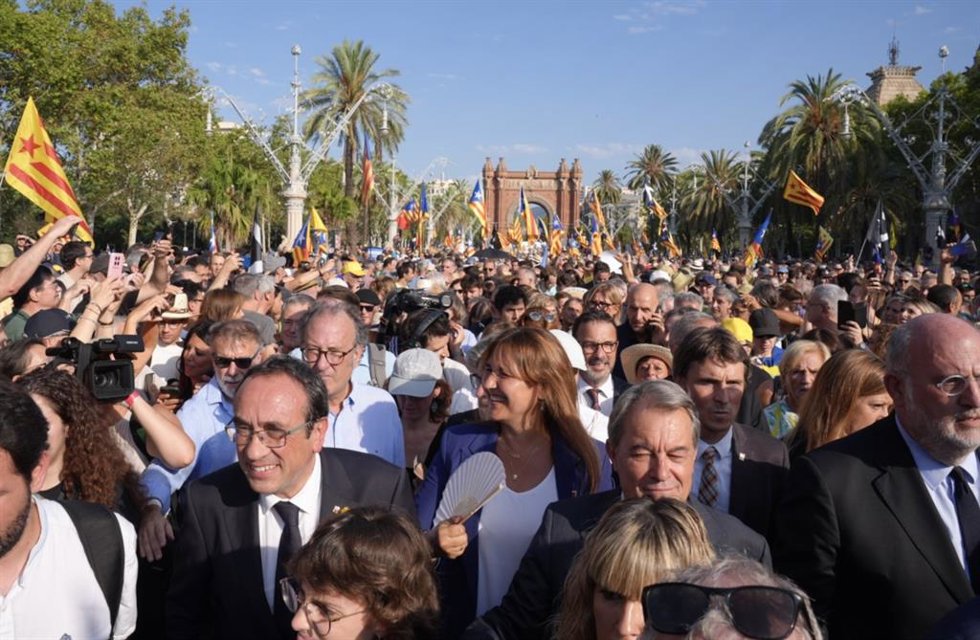 Rull, Borrs, Mas y otros dirigentes marchan hacia el Parlament