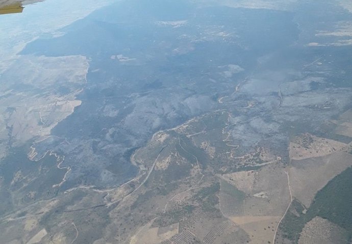 AMP.- Incendios.- El fuego de La Estrella desciende a nivel 1 y se desconfina Aldeanueva de Barbarroya