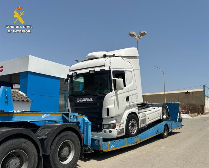 La Guardia Civil detiene a cuatro ladrones de remolques