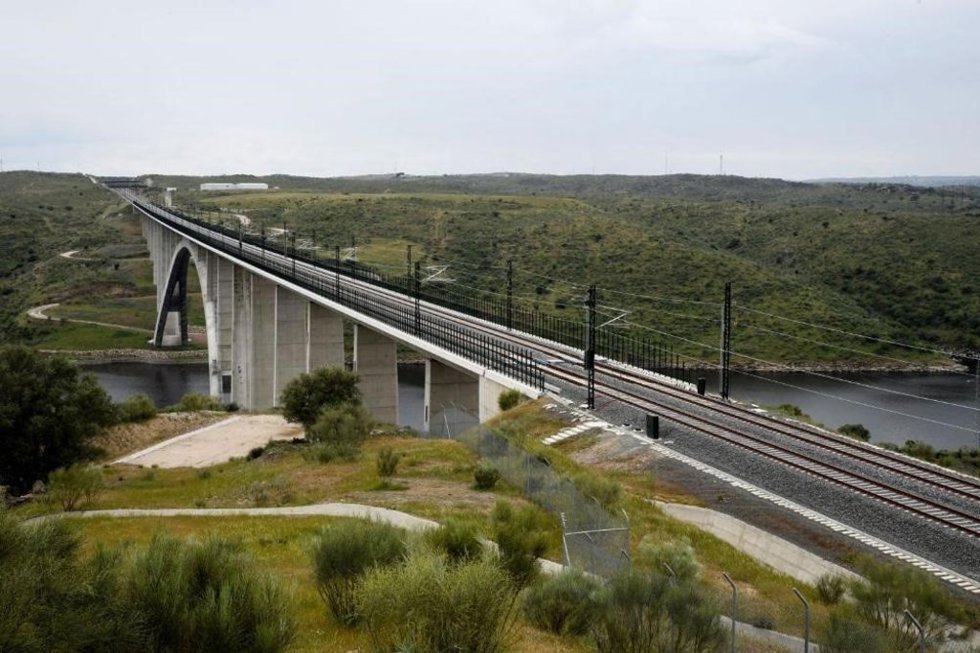 Viaducto de Contreras en la línea de alta velocidad Este