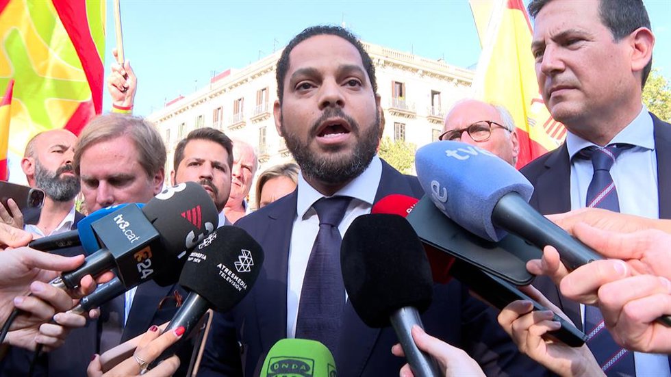 Garriga (Vox) avisa de que no van a "tolerar" que Puigdemont entre al Parlament