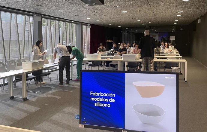 Archivo - Sesión de trabajo celebrada en Navarrabiomed para la prueba y validación de prototipos