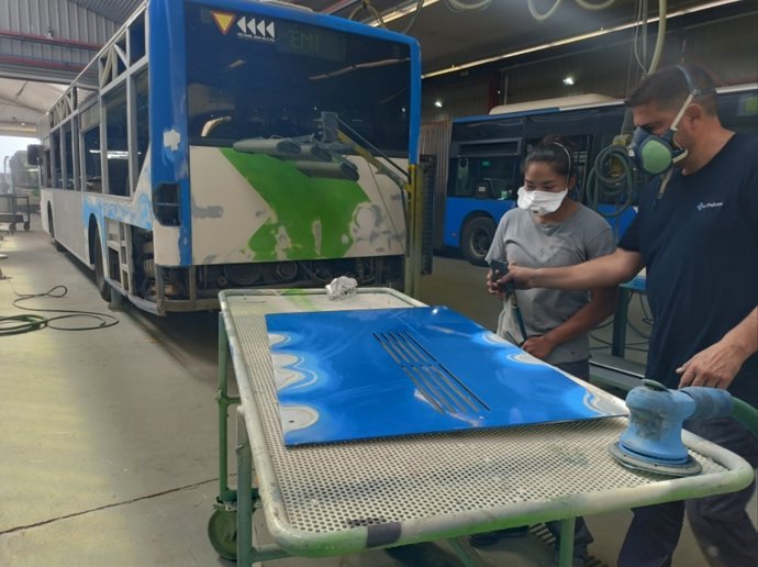 Curso de la EMT y PalmaActiva para dar formación en mantenimiento y reparación de vehículos.