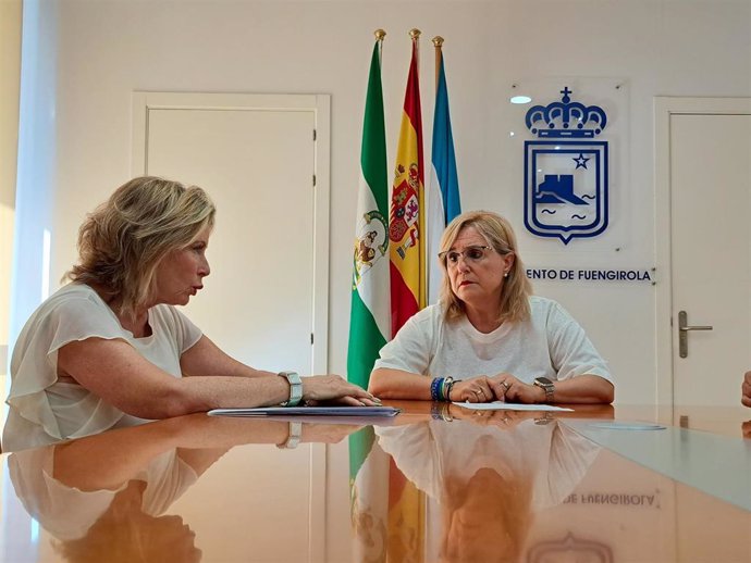 La delegada de Empleo, Empresa y Trabajo Autónomo de la Junta de Andalucía, Carmen Sánchez Sierra junto a la alcaldesa de Fuengirola, Ana María Mula