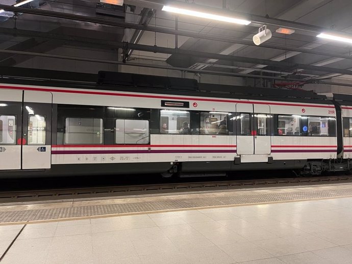 Archivo - Vagones del tren de Cercanías Málaga de la línea C-1 en la parada del Aeropuerto.