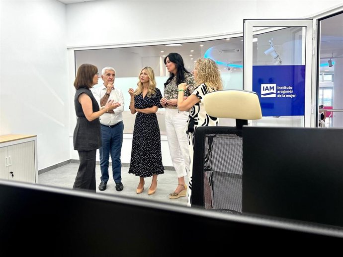 La vicepresidenta Mar Vaquero junto a Orduna y Antoñanzas.