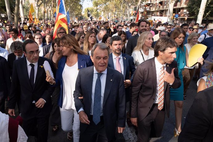 Laura Borràs, detrás de Artur Mas en el recibimiento a Puigdemont 