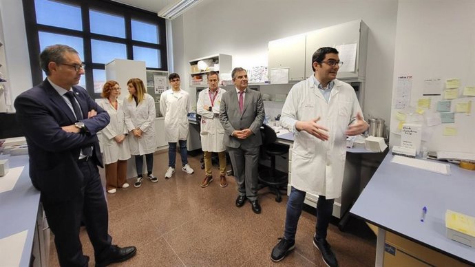 Juan María Vázquez Durante Una Visita Al Instituto Murciano De Investigación Biosanitaria