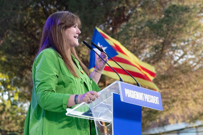 Archivo - La presidenta de Junts, Laura Borràs, interviene durante un mitin de Junts en las Antigues Escoles, a 10 de mayo de 2024, en Elna (Francia). 