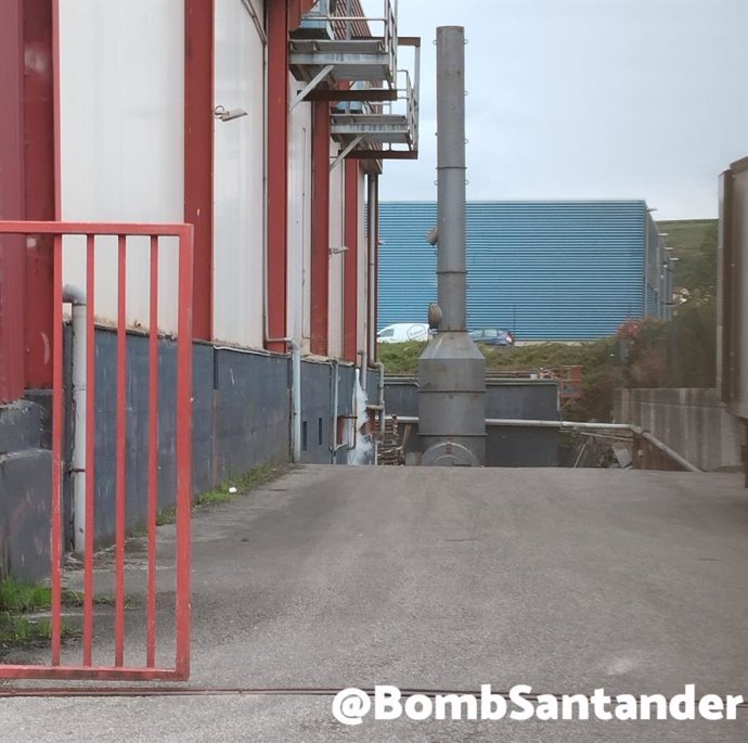Escape de amoniaco en una tubería exterior de una empresa de Guarnizo.