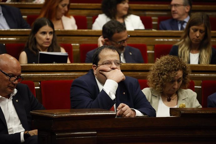 El conseller de Interior en funciones, Joan Ignasi Elena, durante el debate del pleno de investidura, en el Parlament de Cataluña, a 8 de agosto de 2024, en Barcelona, Catalunya (España)