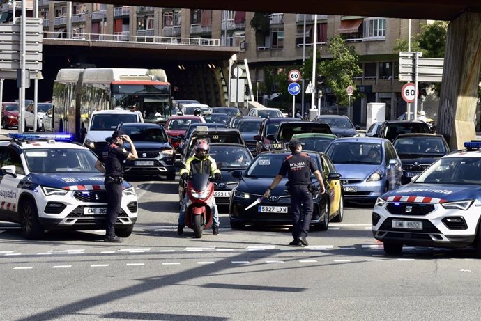 Los Mossos d'Esquadra realizan controles policiales tras el regreso del expresidente de la Generalitat Carles Puigdemont