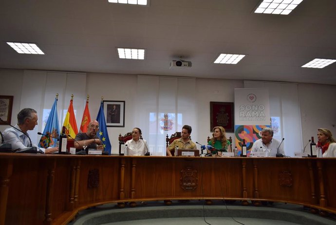 Un momento de la presentación del Festival en el Ayuntamiento de Aranda con la presencia de la viceconsejera Mar Sancho.