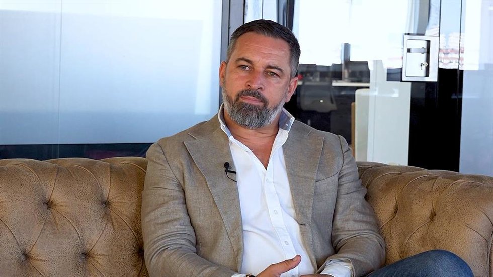 Abascal culpa a Sánchez de la reaparición de Puigdemont