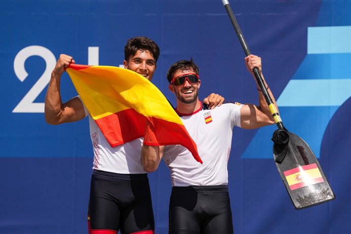 Joan Antoni Moreno and Diego Dominguez of Spain pose after winning the Bronze medal in the Men's Canoe Double 500m Finals at Vaires-sur-Marne Nautical Stadium during the Paris 2024 Olympics Games on August 8, 2024 in Paris, France.