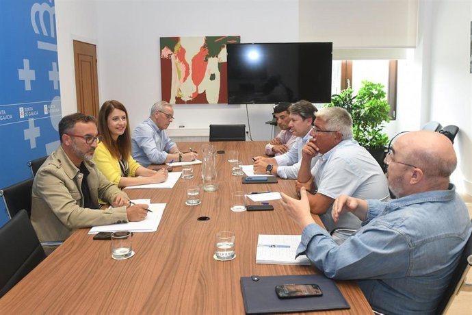 La conselleira do Medio Rural aborda con Unións Agrarias y Asaga la situación del sector lácteo
