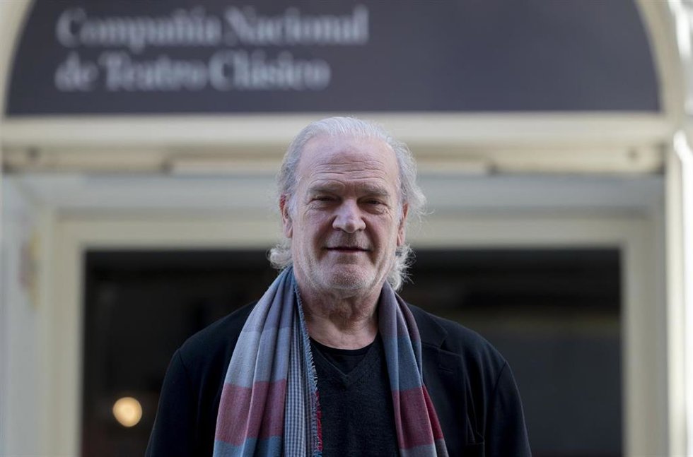 Archivo - El director de la Compañía Nacional de Teatro Clásico, Lluis Homar, posa después de una rueda de prensa donde han presentado La gran Cenobia de Calderón de la Barca, en el Teatro de la Comedia, a 10 de enero de 2022, en Madrid (España)