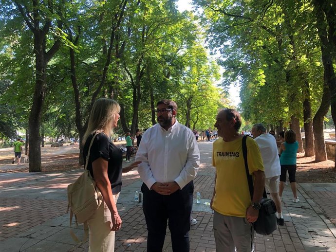 El Alcalde De Ávila, Jesús Manuel Sánchez Cabrera, Visita Un Parque Con Motivo De Las Actividades De Gimnasia Organizadas Por El Ayuntamiento