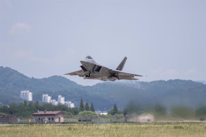 Archivo - June 26, 2024, Seoul, SOUTH KOREA: June 26, 2024-Seoul, South Korea-ROK Air Force F-35A, KF-16 ad U.S. Air Force F-22 take part in a joint drill on the South Korea sky. South Korea and the United States on Wednesday staged joint air drills invol