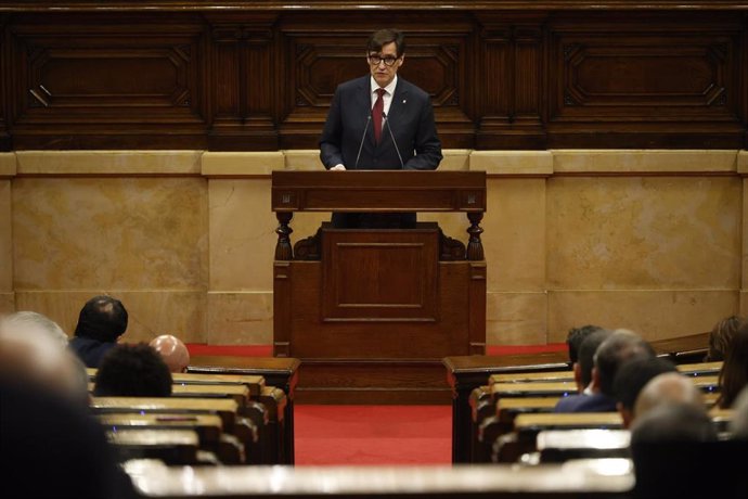 El candidato a la investidura para presidir la Generalitat de Cataluña, Salvador Illa, interviene en el debate del pleno de investidura, en el Parlament de Cataluña, a 8 de agosto de 2024, en Barcelona, Catalunya (España). Hoy se celebra el pleno de inves