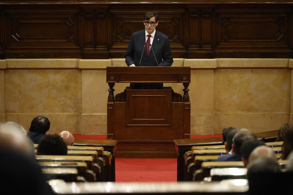 El candidato a la investidura para presidir la Generalitat de Cataluña, Salvador Illa, interviene en el debate del pleno de investidura, en el Parlament de Cataluña, a 8 de agosto de 2024, en Barcelona, Catalunya (España). Hoy se celebra el pleno de inv