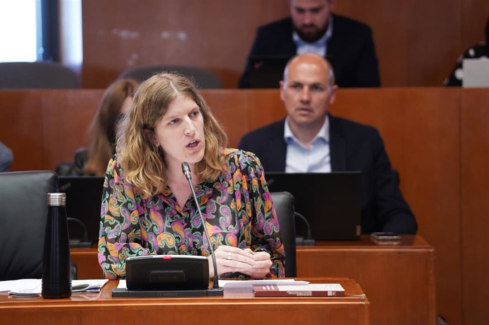 Archivo - La diputada del PP Aragón, Silvia Casas, portavoz de este grupo en la Comisión de Bienestar Social y Familia de las Cortes de Aragón.