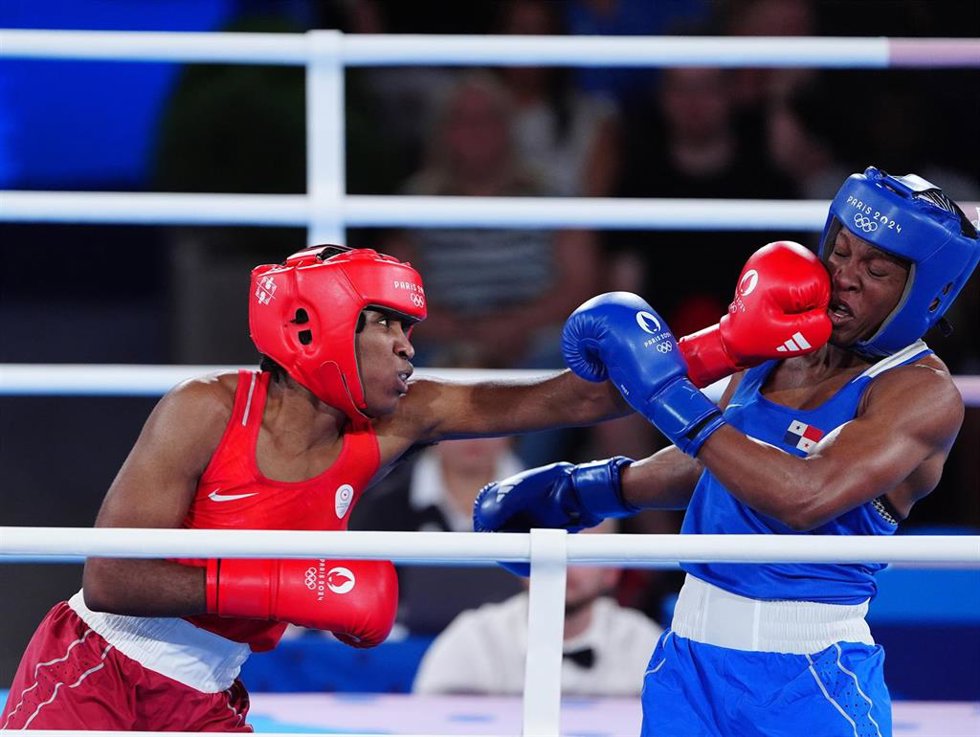 08 August 2024, France, Paris: Refugee Olympic Team's Cindy Winner Djankeu Ngamba (L) in action against Panama's Atheyna Bibeichi Bylon during the Women's 75kg Semi-Final at Roland-Garros Stadium on the thirteenth day of the 2024 Paris Olympic Games. Ph