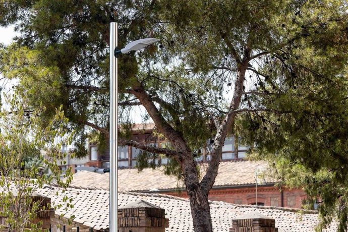 Nuevo alumbrado en la calle Monasterio de Samos.