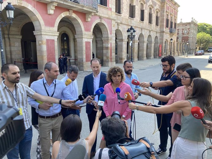 La portavoz del PP en el Parlamento Europeo, Dolors Montserra, y el portavoz en el Parlament, Juan Fernández.