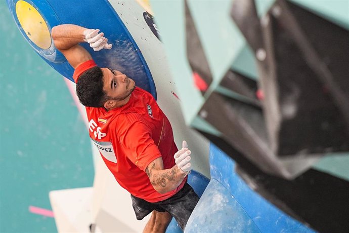 El escalador Alberto Ginés, en la final de bloques y dificultad de Paris 2024.