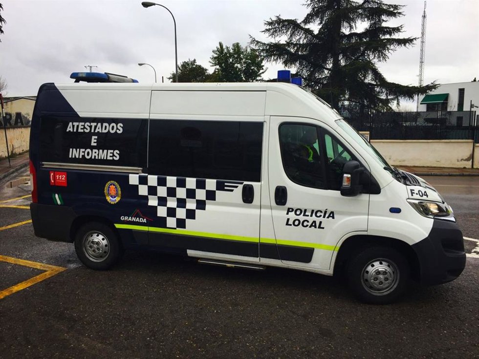 Archivo - Imagen de archivo de una furgoneta de la Policía Local de Granada
