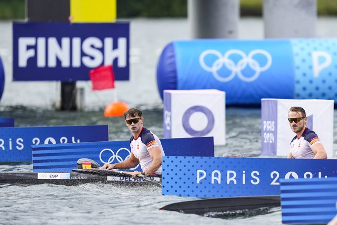 Adrián del Río y Marcus Cooper durante el K2 500 de los Juegos Olímpicos de París