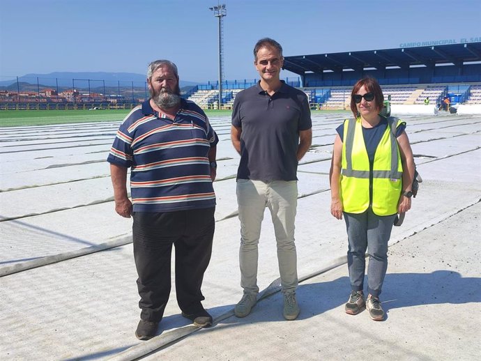 Visita al Campo de Fútbol del Yagüe con el presidente del Yagüe, Gonzalo Espinosa, y el presidente de Logroño Deporte, Miguel Sáinz