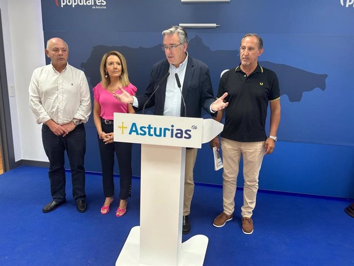 Los senadores del PP por Asturias Pablo González, José Manuel Fernández, Teresa Mallada y José Manuel Rodríguez.