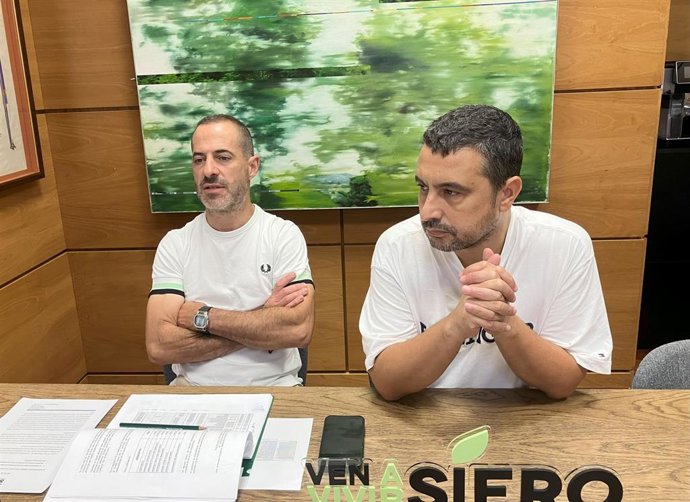 El alcalde de Siero, Ángel García, y el concejal de Urbanismo, Javier Rodríguez,