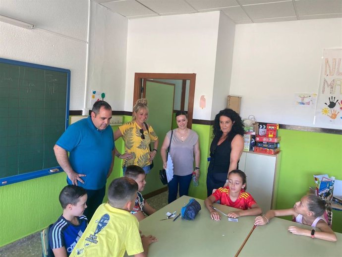 La diputada provincial de Bienestar Social de Granada, Elena Duque, visita una actividad de Corresponsables