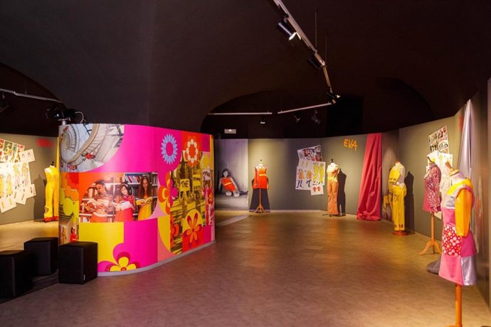 La muestra da cuenta  de década de cambios sociales profundos, de la revolución sexual y de la mujer.