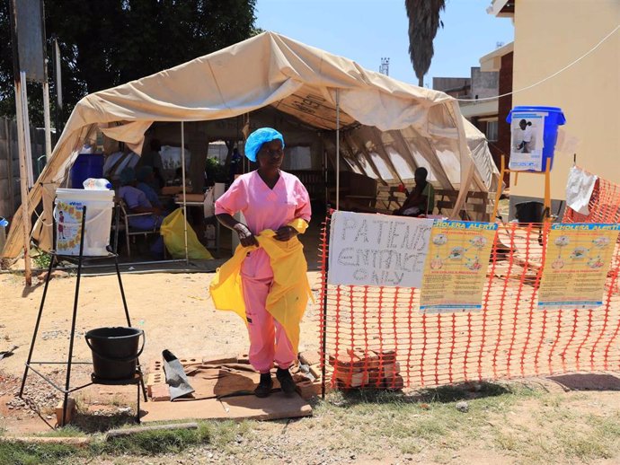 Archivo - Campaña de vacunación contra el cólera en Zimbabue 