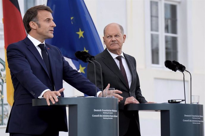 Archivo - El presidente de Francia, Emmanuel Macron, junto al canciller alemán, Olaf Scholz