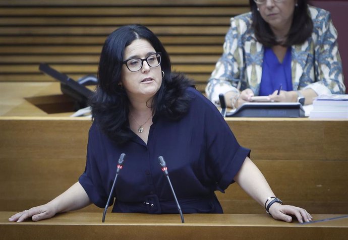 La portavoz adjunta del Grupo Popular en Les Corts, Nieves Martínez