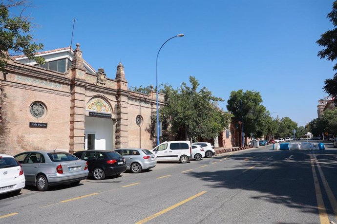 Naves ubicadas en la Avenida de Las Razas de Sevilla. 